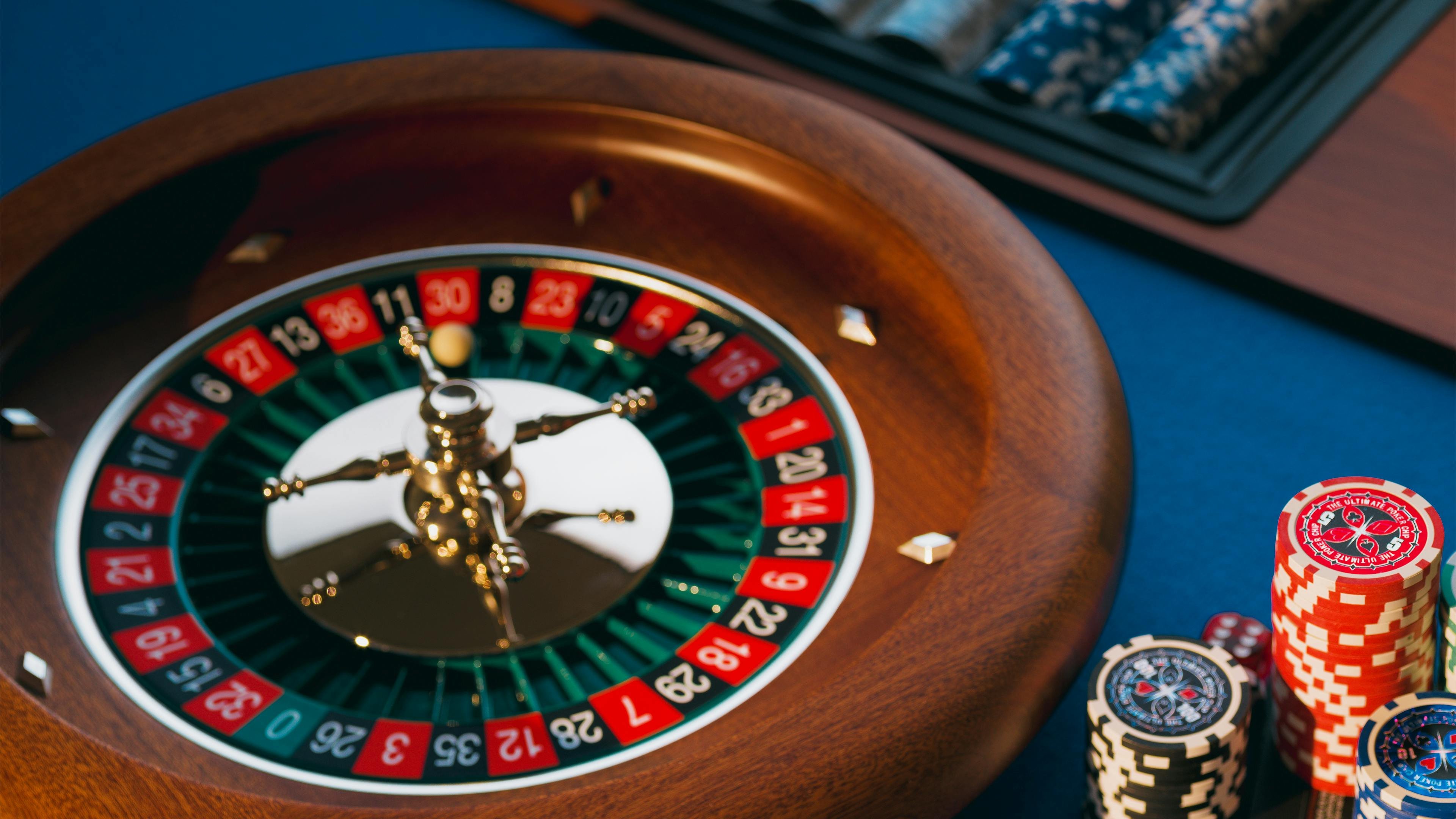 Antarmuka demo permainan kadektoto dengan meja blackjack langsung dan dealer profesional